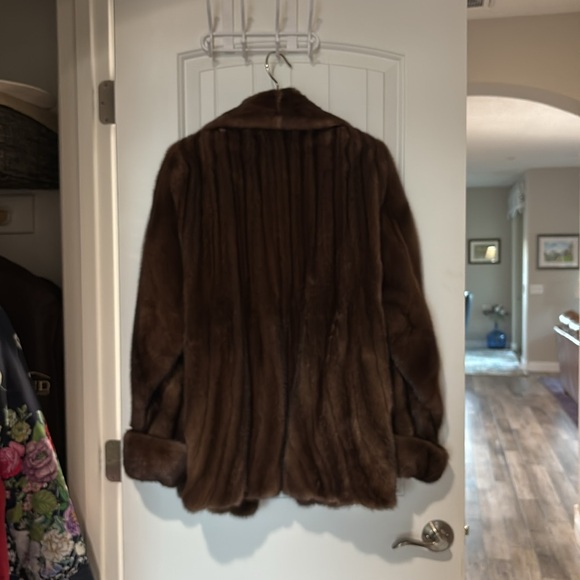 Natural brown mink coat. Swing style. Multiple back panels. - Picture 7 of 11